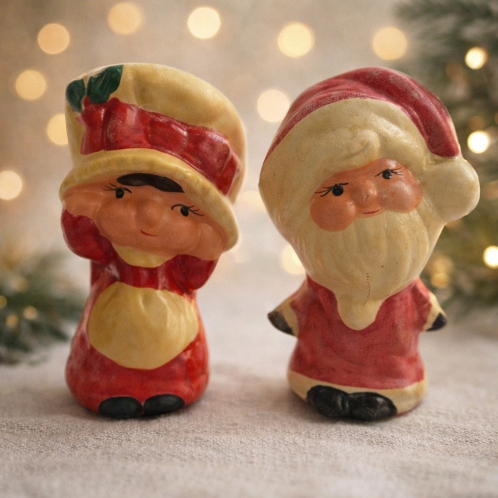 Vintage Santa & Mrs Claus Salt and Pepper Shakers Retro Christmas Ceramic Set